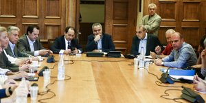 Διυπουργική σύσκεψη/ Φωτογραφία intime