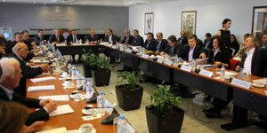 Αρνούνται οι περιφερειάρχες να δεχθούν τους λαθρομετανάστες στον τόπο τους