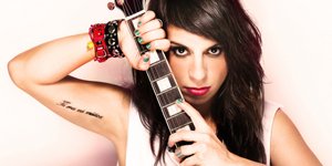 Μία συναυλία για την Πένυ Σκάρου -Στο πλευρό της τραγουδίστριας που έχασε το πόδ