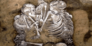 Μέχρι να μας χωρίσει ο θάνατος: Ερωτευμένοι σκελετοί βρέθηκαν σε ανασκαφές στη Σ