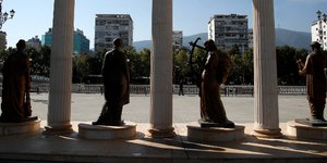 Η εβδομάδα που ξεκινά είναι εξαιρετικά κρίσιμη πολιτικά στα Σκόπια (Φωτογραφία: AP Photo/Thanassis Stavrakis)