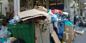 Βουνά μέχρι τη Δευτέρα τα σκουπίδια 