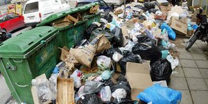 Νέο λουκέτο από την ΠΟΕ-ΟΤΑ -Χριστούγεννα με σκουπίδια