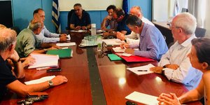 Συνάντηση του Πάνου Σκουρλέτη με πυρόπληκτους (Φωτογραφία: EUROKINISSI/ ΥΠΕΣ)