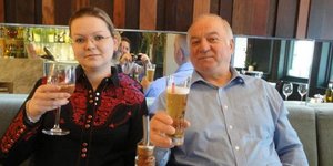 Η Γιούλια Σκρίπαλ με τον πατέρα της Σεργκέι (Φωτογραφία: Facebook)