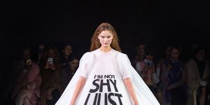 Μοντέλο στο σόου του οίκου Victor & Rolf/ Φωτογραφία: Splash/Ideal image