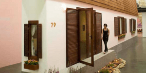 Καλλιτέχνης δημιούργησε το πιο στενό σπίτι στον κόσμο [εικόνες]