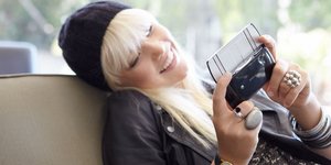 Τουλάχιστον μια ώρα την ημέρα περνάμε πάνω από τα «έξυπνα» κινητά μας