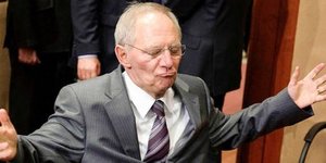 Σόιμπλε: «Προσπαθώ να μην χάσω την υπομονή μου με τους Έλληνες»