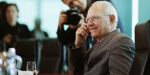 Σε ποια περίπτωση ο Σουλτς μπορεί να «απειλήσει» τον Σόιμπλε (Φωτογραφία: AP/ Markus Schreiber)