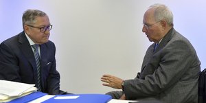 Ο Σόιμπλε με τον Ρέγκλινγκ (Φωτογραφία: AP/ Geert Vanden Wijngaert )