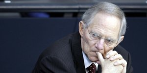 Σόιμπλε: «Δεν θέλουμε την Ελλάδα υπό κατοχή»