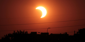 Πρωινοί κομήτες και Ηλιακή έκλειψη: Εντυπωσιακά αστρονομικά φαινόμενα