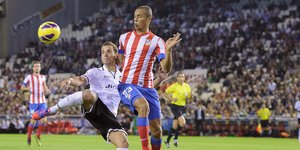 Εκπληκτικό γκολ επιθετικού με βολέ πάνω στην κίνηση [βίντεο]