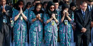 Ο εφιάλτης ζωντάνεψε στη Μαλαισία: Επέστρεψαν τρεις σοροί από την πτήση MH17 που