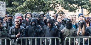 Επεισόδια σε αντιρατσιστική συγκέντρωση στη Στοκχόλμη: Αντιδιαδήλωση έκαναν ακρο