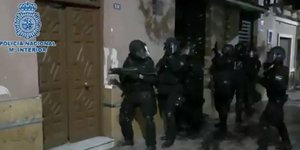Η επιχείρηση πραγματοποιήθηκε τα ξημερώματα της Τετάρτης / Φωτογραφία από το βίντεο της ισπανικής αστυνομίας