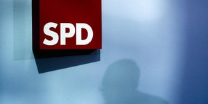 Στελέχη του SPD αντιδρούν στη συμφωνία Μέρκελ- Ζεεχόφερ (Φωτογραφία: AP/ Markus Schreiber)