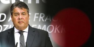 Ο Αντικαγκελάριος Γκάμπριελ μιλά στην κομματική εκδήλωση όπου δέχθηκε την έντονη κριτική (Markus Shreiber/EP/Eurokinissi)