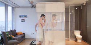 Εντυπωσιακό βίντεο: Πώς να διπλασιάσετε το μέγεθος ενός μικρού διαμερίσματος με