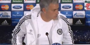 Εκρηξη Μουρίνιο από τις ερωτήσεις δημοσιογράφων – Σηκώθηκε και έφυγε από τη συνέ