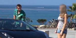 H απόλυτη φάρσα για γυναίκες χρυσοθήρες – Στη θέα της Lamborghini η χυλόπιτα γίν