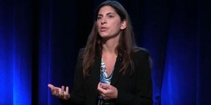 H Στέισι Κάνιγχαμ αναλαμβάνει τα ηνία του NYSE (Φωτογραφία: YouTube) 