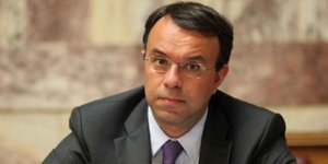 Η κυβέρνηση αναζητάει παροχές 700 εκατ. ευρώ από το πλεόνασμα για να πάει στις ε