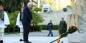 Ο Γερμανός πρόεδρος καταθέτει στεφάνι στον Αγνωστο Στρατιώτη -Φωτογραφία:Intimenews/ΚΑΠΑΝΤΑΗΣ ΔΗΜΗΤΡΗΣ