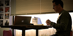 Wall Street Journal: Ποιοί επιχειρηματίες δείχνουν στην Ελλάδα τον δρόμο για την