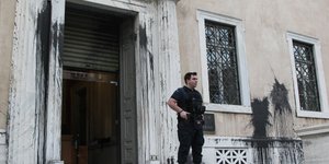 Επίθεση Ρουβίκωνα στο ΣτΕ/Φωτογραφία: Eurokinissi