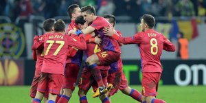 Φανταστικό γκολ αμυντικού με σουτ «κεραυνό» [βίντεο]