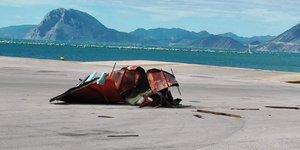 Πάτρα: Στέγη κτιρίου εκτοξεύτηκε από τον αέρα στο παλιό λιμάνι