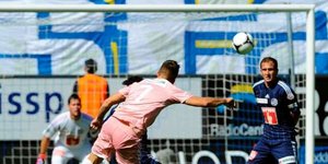 Εντυπωσιακό γκολ επιθετικού με σουτ έξω από την περιοχή [βίντεο]