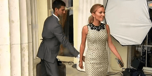 Ο ασυγκράτητος Τζόκοβιτς -Βλέπει τη σύντροφό του να περνά και απλώνει χέρι στα ο