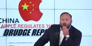 O Άλεξ Τζόουνς/ Φωτογραφία twitter