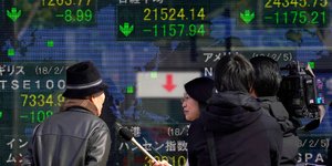 Μεγάλη πτώση σημείωσαν οι χρηματιστηριακές αγορές τη Δευτέρα. Φωτογραφία: AP