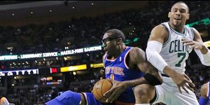 Εριξε τάπα στην άμυνα και κάρφωσε εντυπωσιακά στην επίθεση [βίντεο]