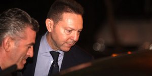 Στουρνάρας στη Bild: Δεν μπορώ να περπατήσω πια μόνος μου στο δρόμο