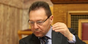 Ο Στουρναρας άναψε «κόκκινο» σε αυξήσεις φόρων σε τσιγάρα- ποτά