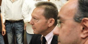 Αγώνας δρόμου 10 ημερών για να περικοπούν 11