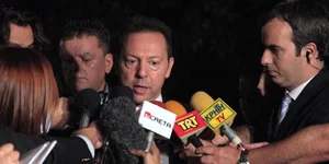Στουρνάρας σε βουλευτές: Ενα λάθος μας οδηγεί στη χρεοκοπία και εκτός ευρώ