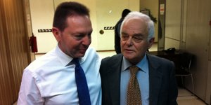 Εφυγε ο Μανιτάκης από τη σύσκεψη - Η Τρόικα του παρήγγειλε να της στείλει διευκρ