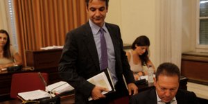 Στουρνάρας και Μητσοτάκης σε Κακλαμάνη: Δεν απουσιάζαμε από τη Βουλή