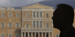 Οταν ο Γιάννης Στουρνάρας πόζαρε στον φακό του Reuters [βίντεο]