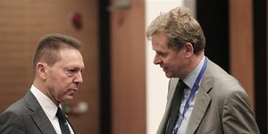 Οι ευσεβείς πόθοι του Στουρνάρα για επιστροφή στις αγορές και τα σχέδια της Tρόι