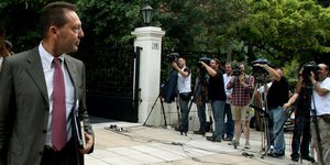 Κρίσιμο ραντεβού του Στουρνάρα με την Τρόικα την Κυριακή