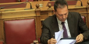 Ποιες σπατάλες προσπαθούν να περιορίσουν τα υπουργεία