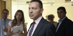Πολίτες τα έψαλλαν στον Στουρνάρα