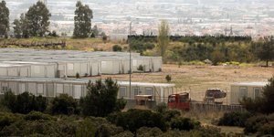 Σε 250 κοντέινερς θα φιλοξενηθούν οι 850 μετανάστες στην Αμυγδαλέζα [εικόνες]